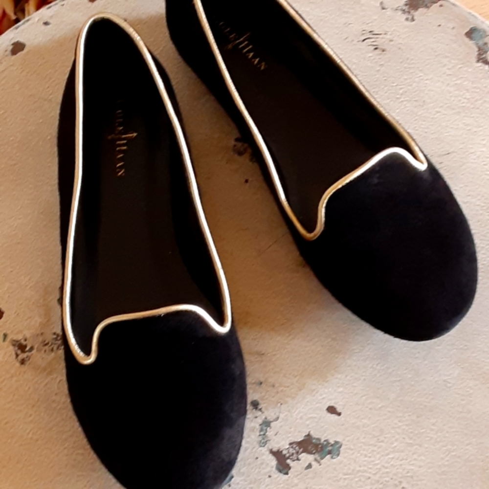 Cole Haan Black Suede Gold Trim Slip On Loafers Womens 6 Shoes